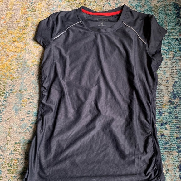 Athleta Run Tee size M ๐ Awesome!! - Picture 2 of 5